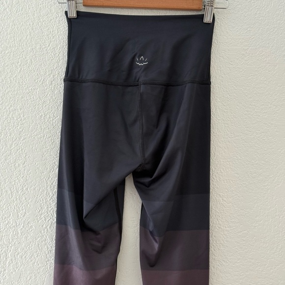 Beyond Yoga Lux High-Rise Ombré Striped Leggings Size XS - Picture 7 of 10